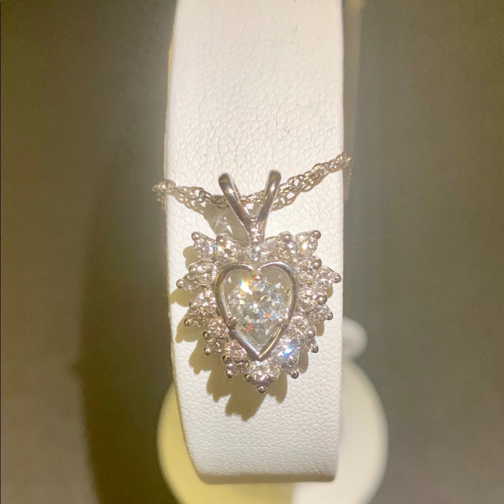 “HOST PICK” Vintage 14K White Gold Diamond Heart Necklace w/14K Chain - Picture 4 of 5